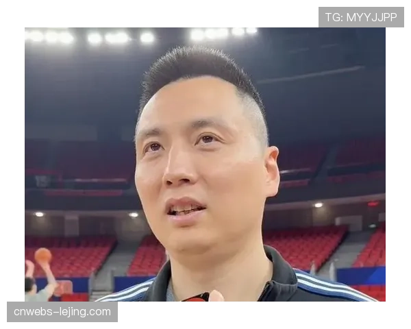 上海主帅卢伟确认洛夫顿手腕伤势未愈,季后赛出战存疑
